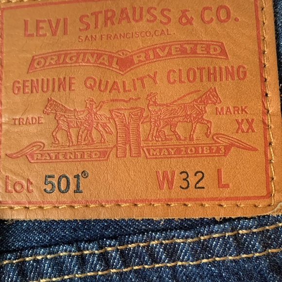 COPY - Levi’s unisex special edition rainbow stripe Pride slim taper cut off sh… - Picture 5 of 7